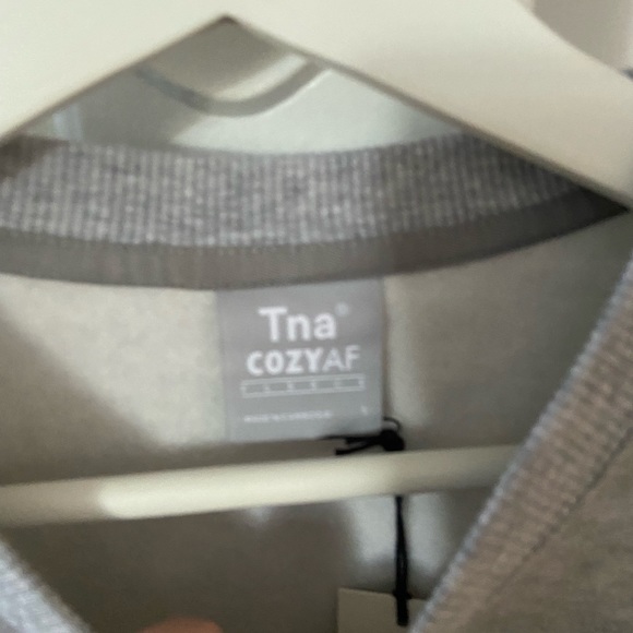 aritzia crew neck - Picture 3 of 3